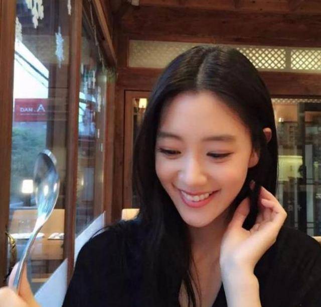 韩美女主播热午 剧情